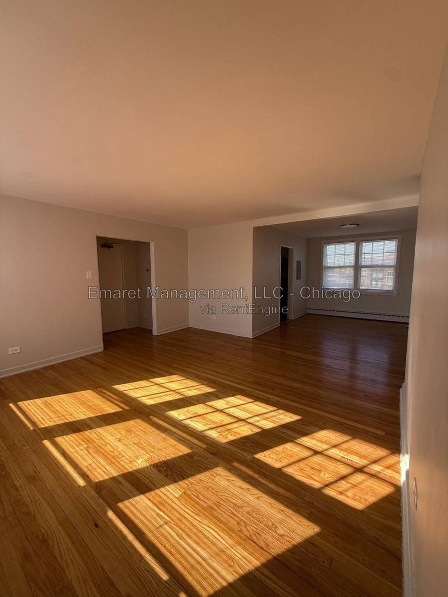 Apartment for rent at 2433 W Berwyn Ave #1A, Chicago, IL 60625