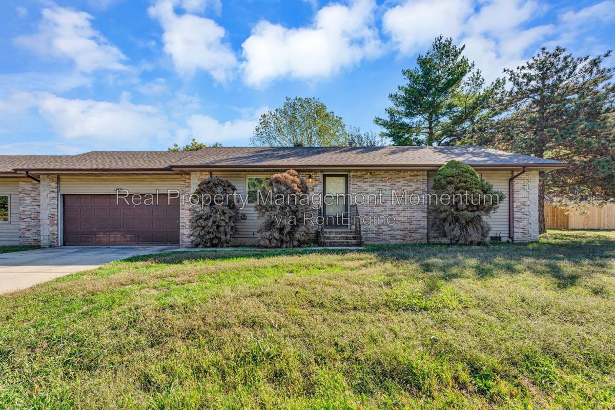 Apartment for rent at 304 N Elm, Clever, MO 65631