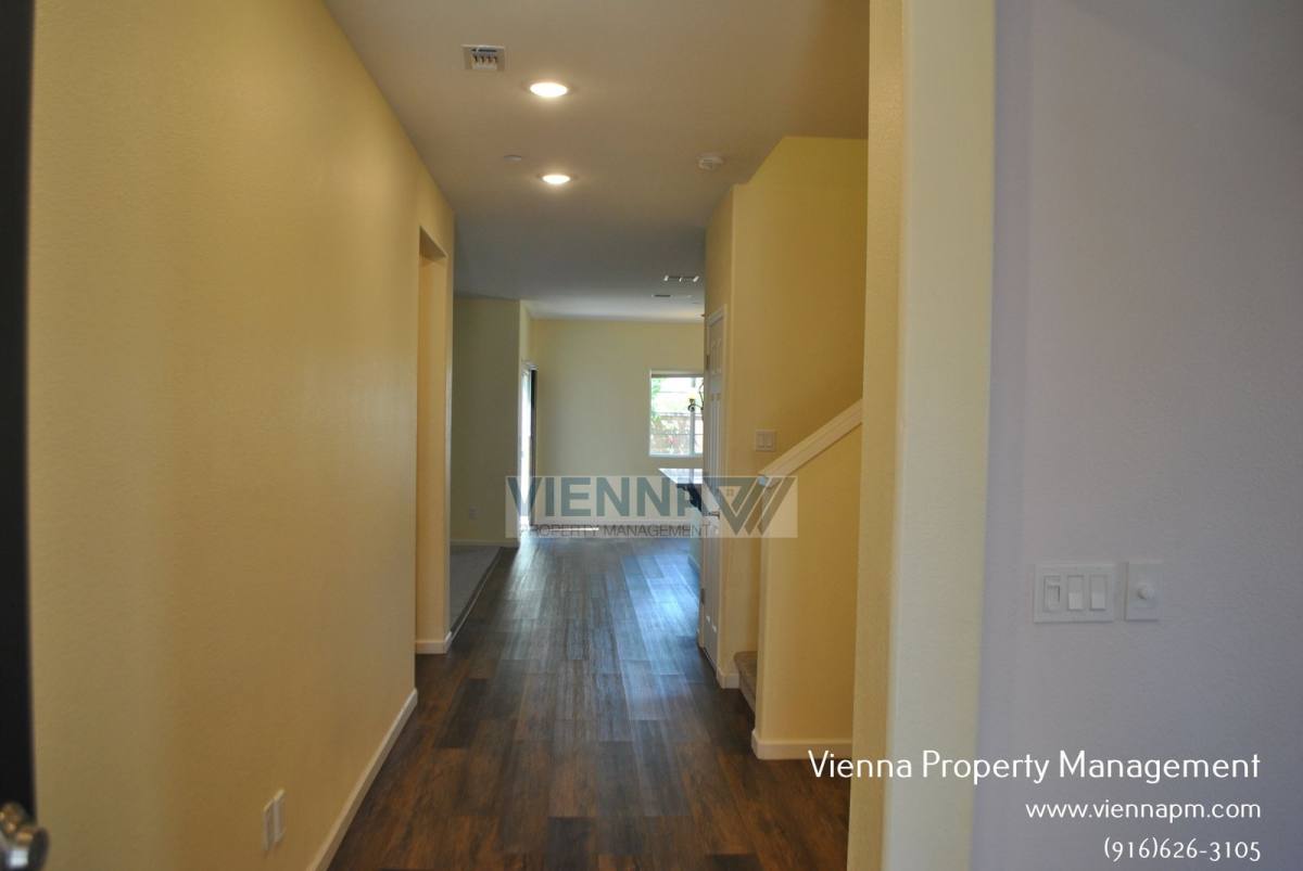7185 Star Trail Way, Roseville, CA 95747 - House for Rent - Image 3