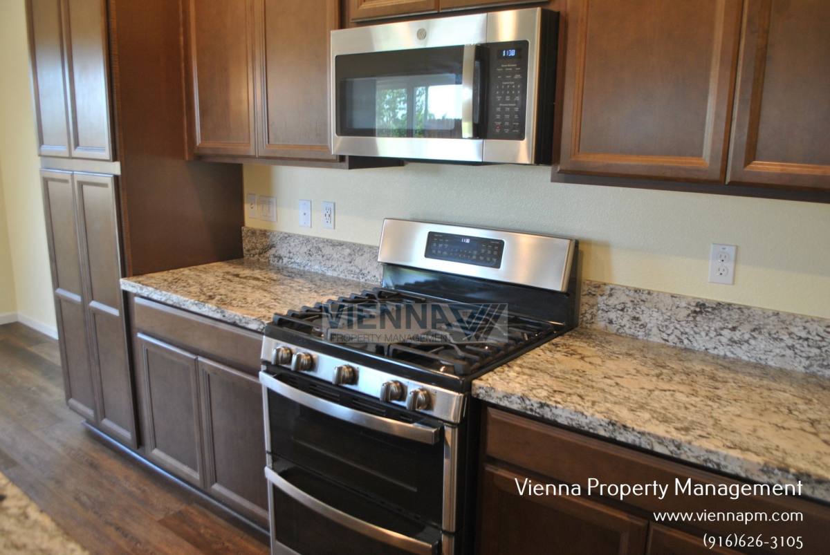 7185 Star Trail Way, Roseville, CA 95747 - House for Rent - Image 14