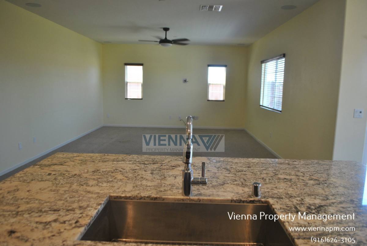 7185 Star Trail Way, Roseville, CA 95747 - House for Rent - Image 12