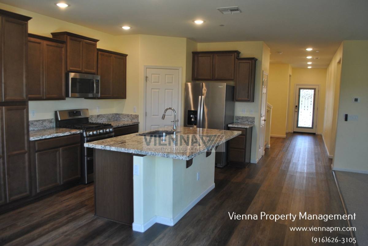7185 Star Trail Way, Roseville, CA 95747 - House for Rent - Image 11