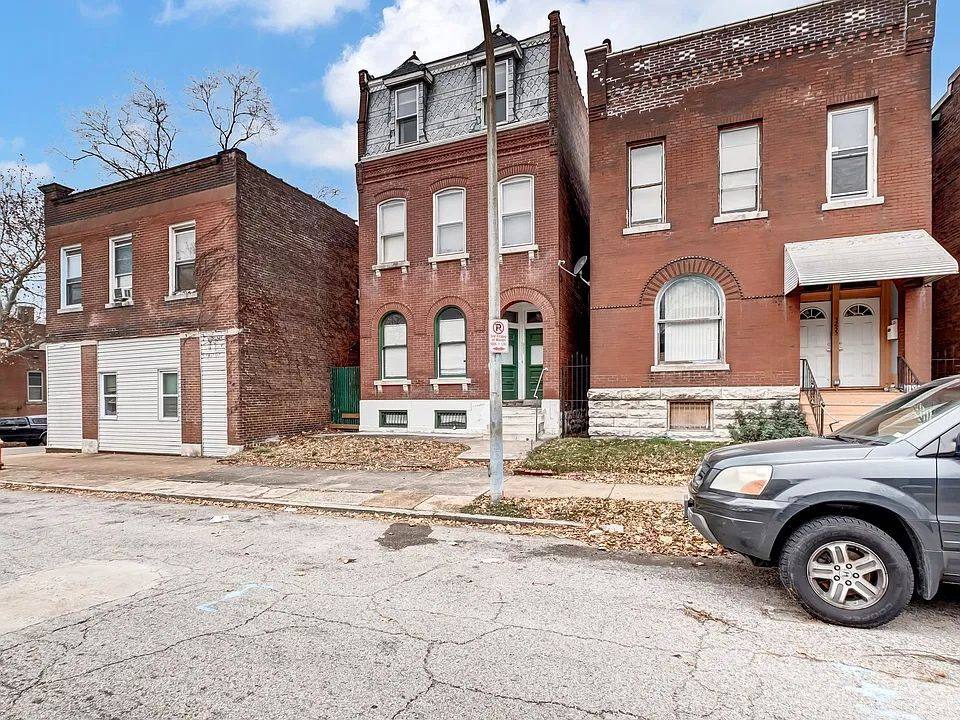 Townhouse for rent at 3257 Michigan Ave #2F, St. Louis, MO 63118
