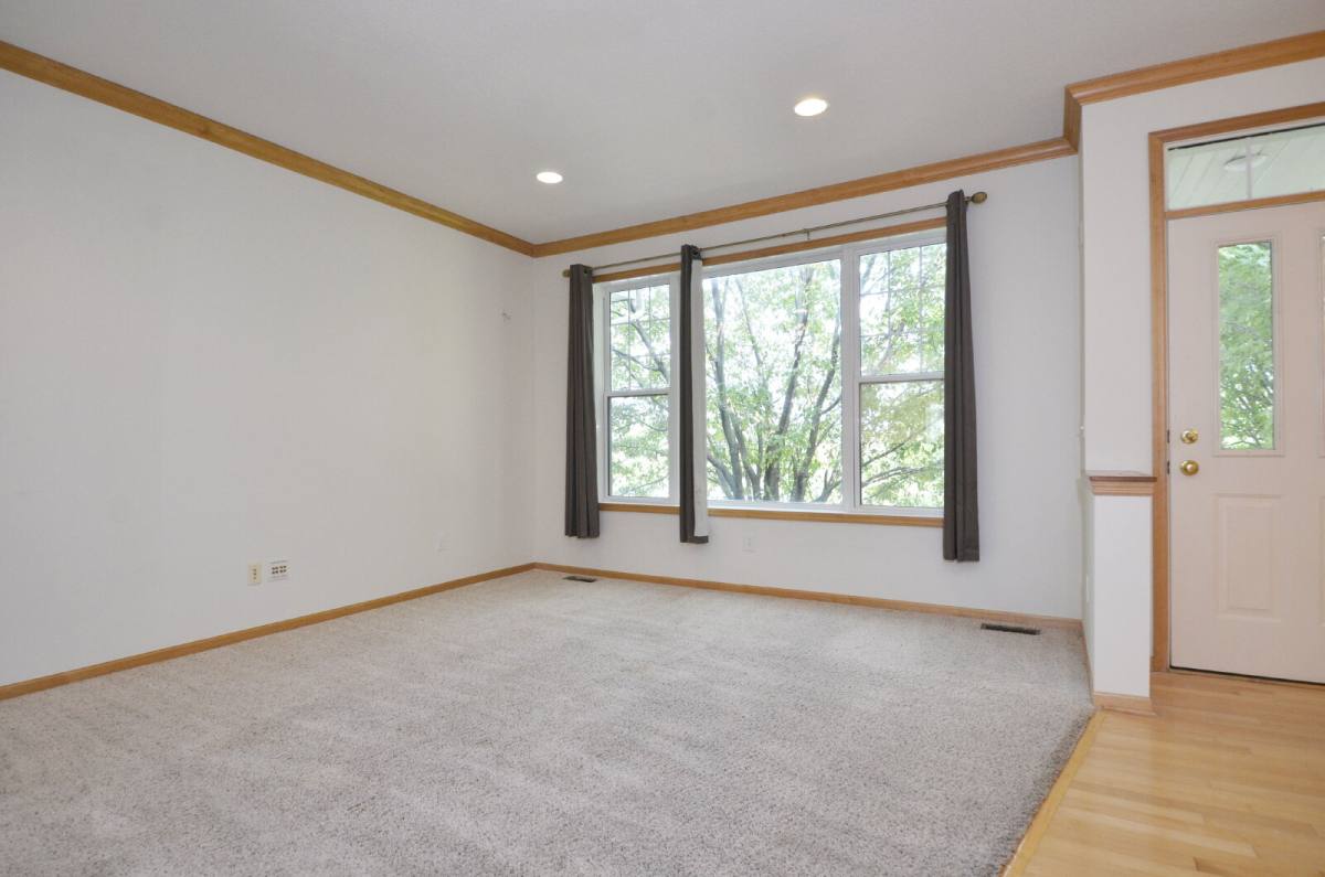 11296 Baltimore St NE #B, Minneapolis, MN 55449 - House for Rent - Image 3