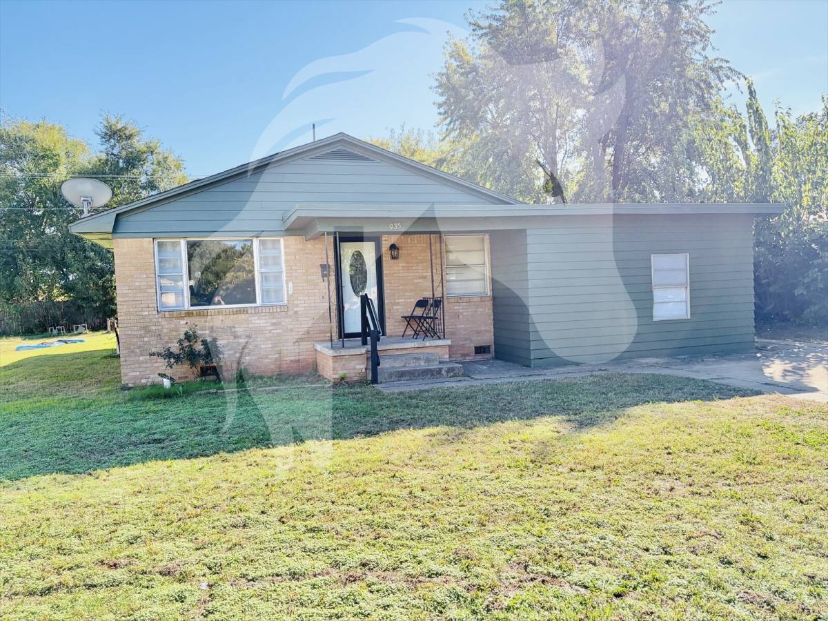 House for rent at 935 W Chickasaw St, Lindsay, OK 73052