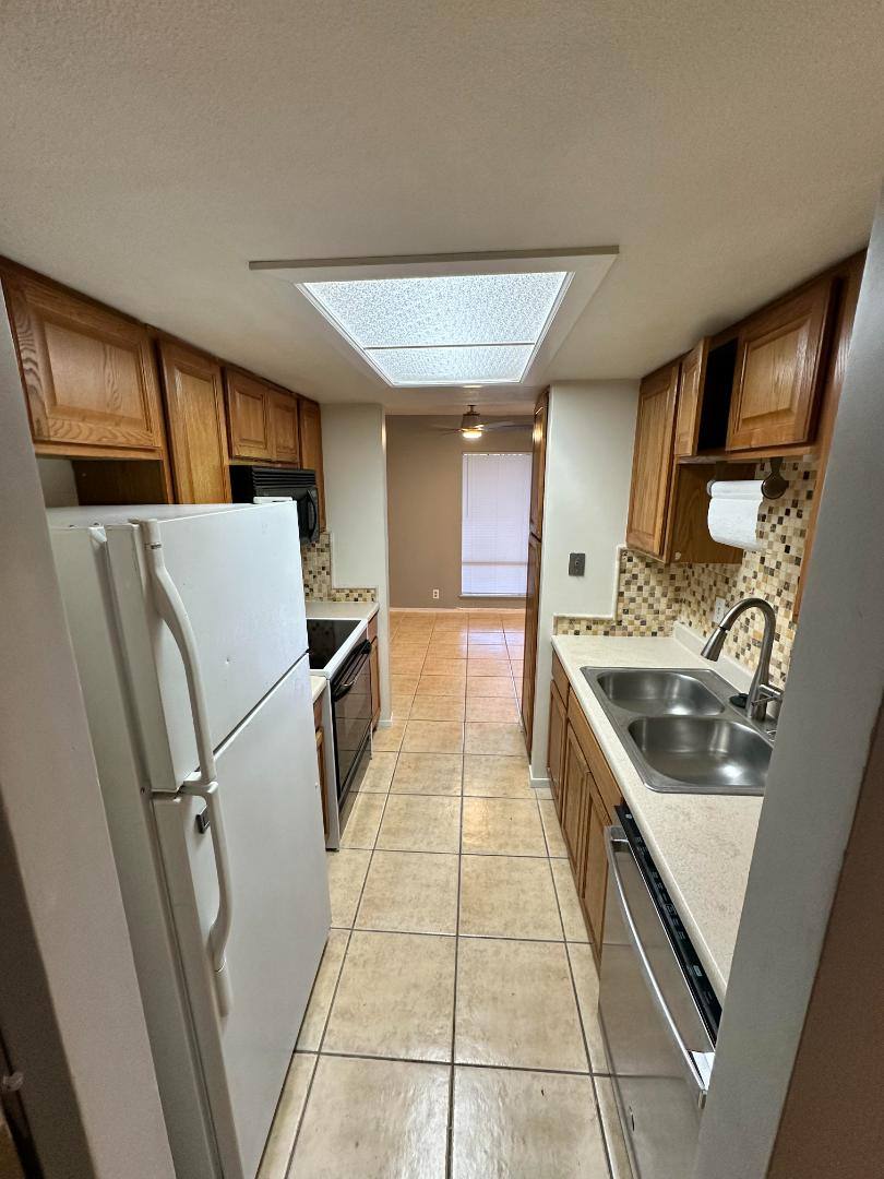 2452 Larkspur Lane, Sacramento, CA 95825 - Apartment for Rent - Image 6
