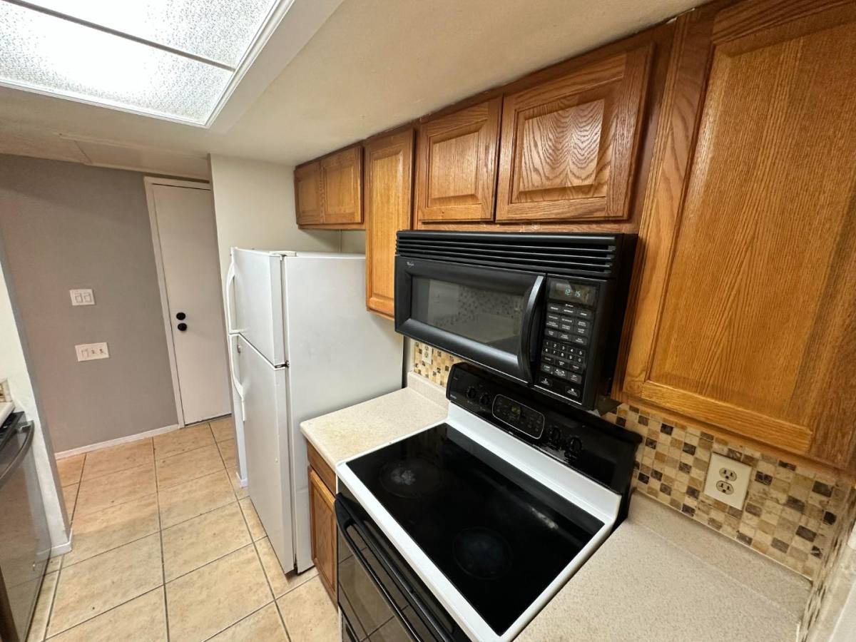 2452 Larkspur Lane, Sacramento, CA 95825 - Apartment for Rent - Image 7