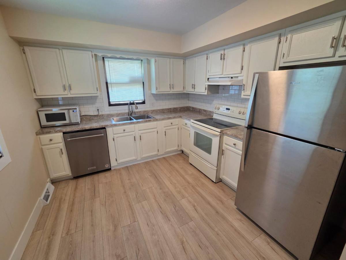 3009 Cambridge St, St. Joseph, MO 64506 - House for Rent - Image 2