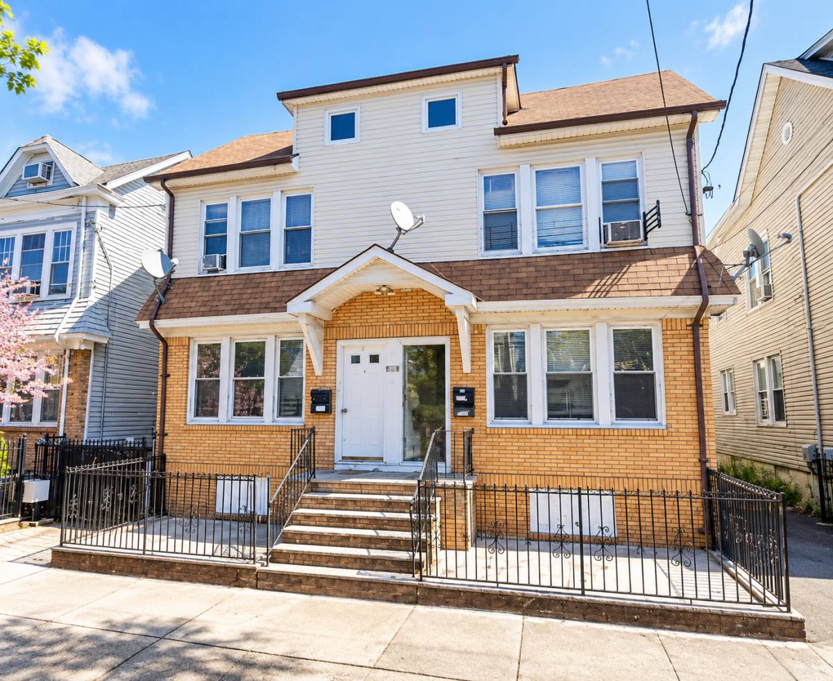 Apartment for rent at 208 Columbia Ave #1L, Irvington, NJ 07111