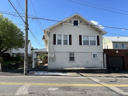 Apartment for rent at 160 10th St, Bottom Unit, Wellsburg, WV 26070
