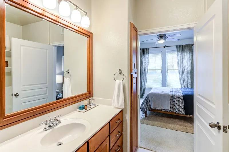 6550 Shady Brook Lane, Dallas, TX 75206 - Apartment for Rent - Image 3