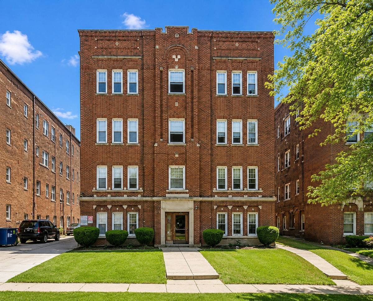 Apartment for rent at 1368 W Blvd, Cleveland, OH 44102