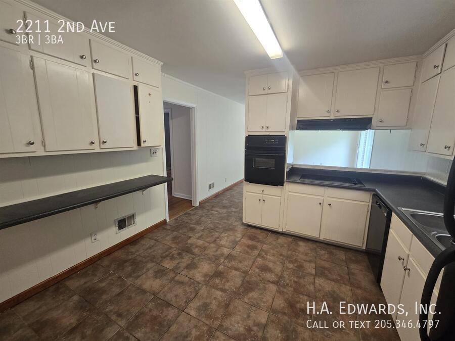 2211 2nd Ave, Tuscaloosa, AL 35401 - House for Rent - Image 3