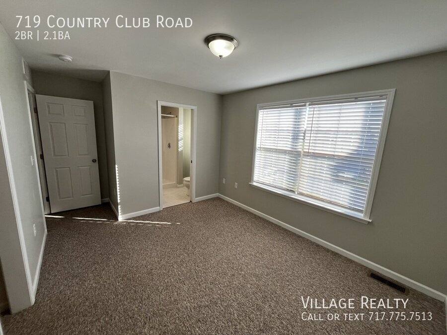 719 Country Club Rd, Red Lion, PA 17356 - Townhouse for Rent - Image 3