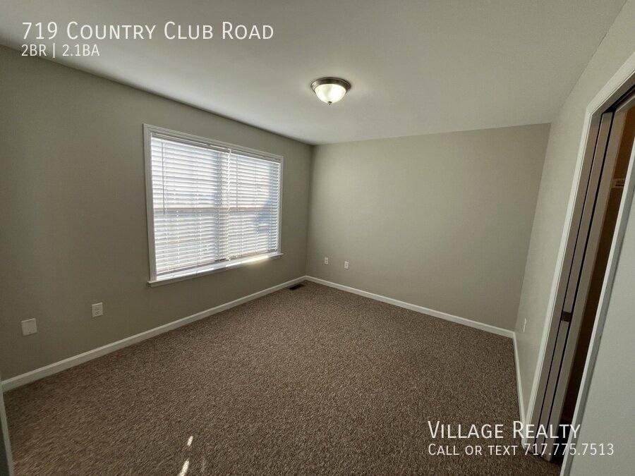 719 Country Club Rd, Red Lion, PA 17356 - Townhouse for Rent - Image 4