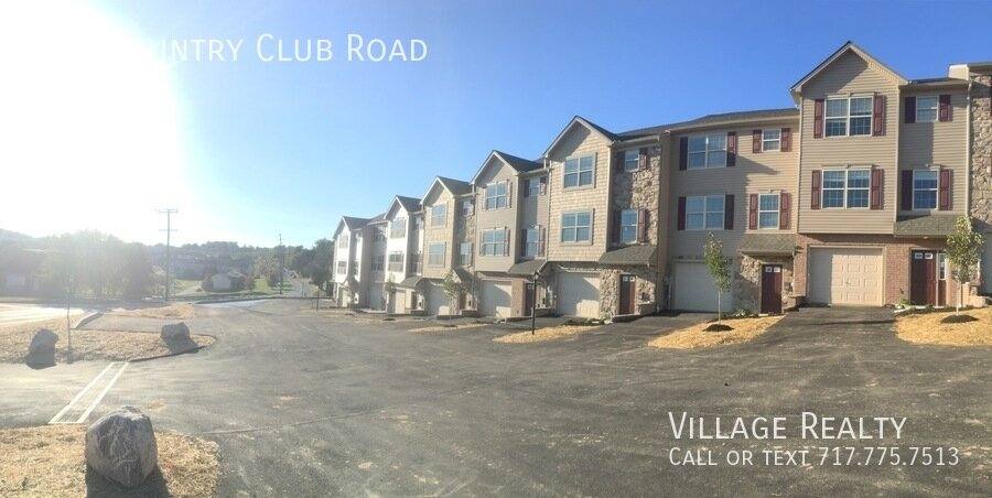 719 Country Club Rd, Red Lion, PA 17356 - Townhouse for Rent - Image 1