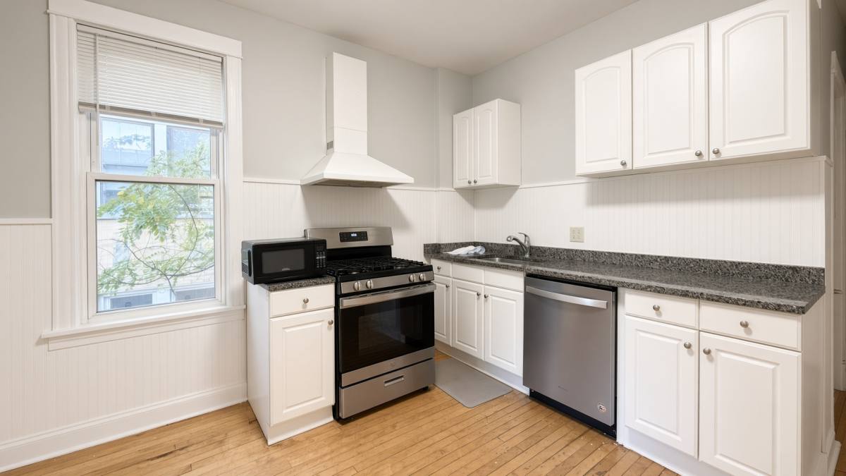 Apartment for rent at 3919 N Southport Ave #2, Chicago, IL 60613