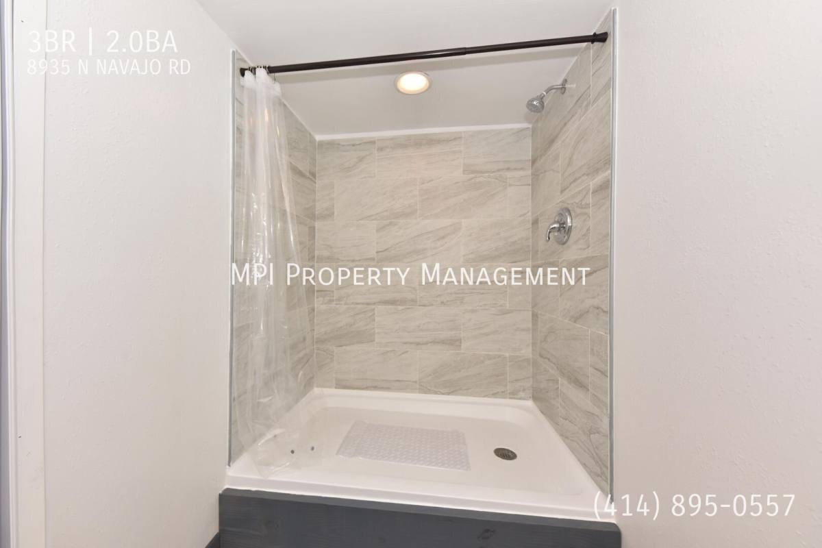 8935 N Navajo Rd, Milwaukee, WI 53217 - House for Rent - Image 2
