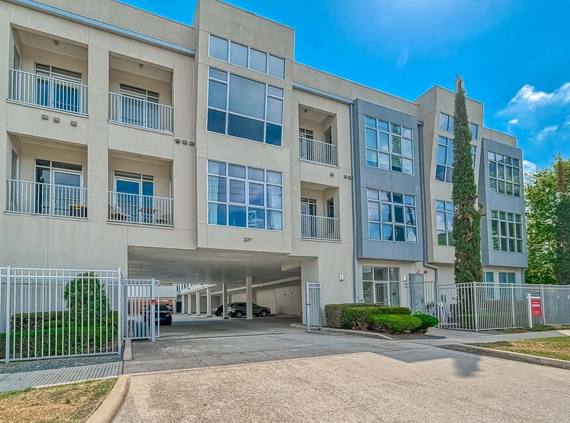 207 Pierce St #ID10021, Houston, TX 77002 - Apartment for Rent - Image 2