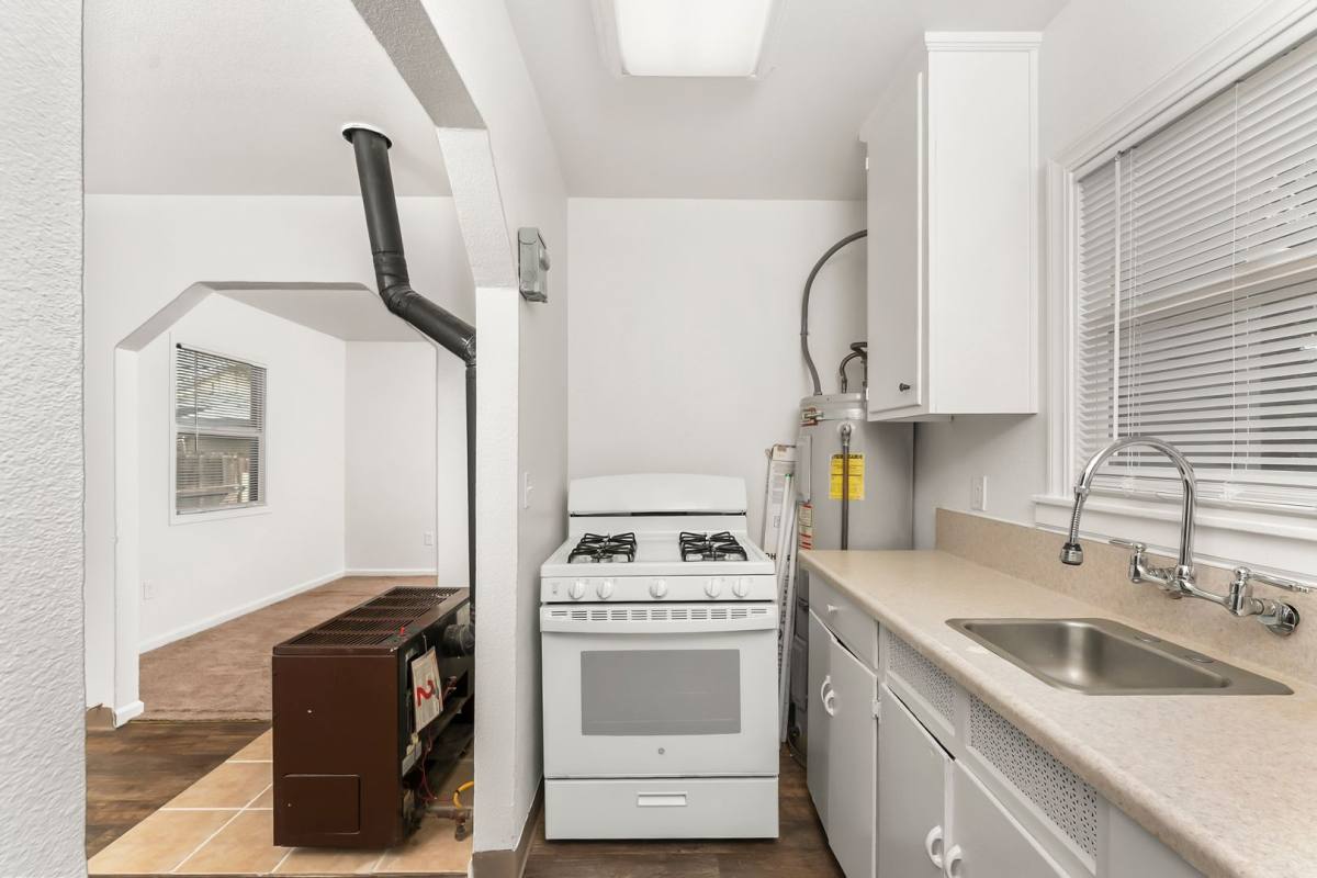 3324 1/2 6th Ave, Sacramento, CA 95817 - Apartment for Rent - Image 7