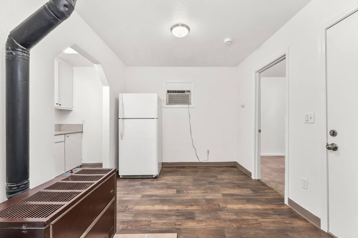 3324 1/2 6th Ave, Sacramento, CA 95817 - Apartment for Rent - Image 3