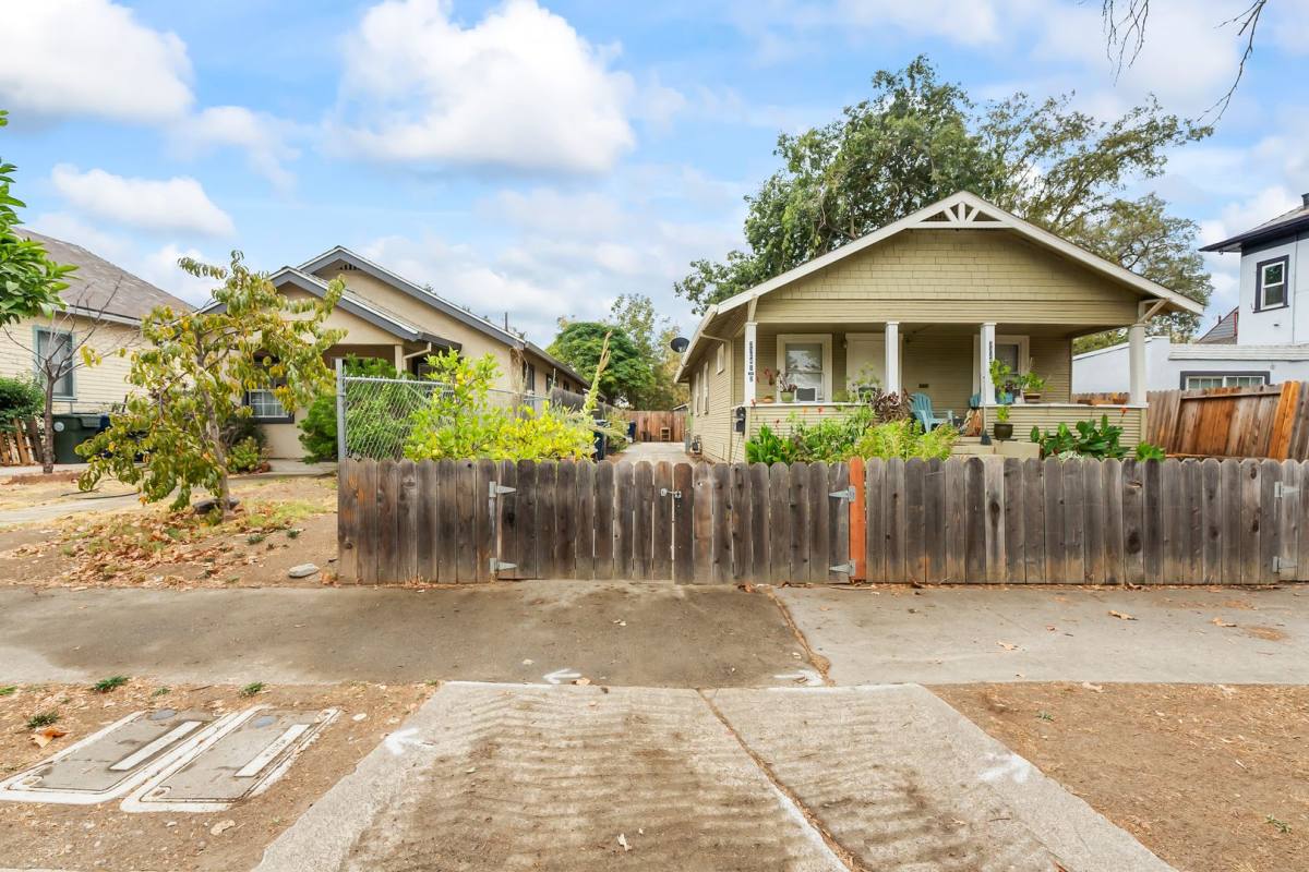 3324 1/2 6th Ave, Sacramento, CA 95817 - Apartment for Rent - Image 1