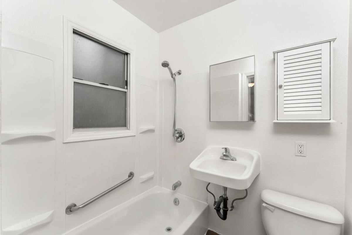 3324 1/2 6th Ave, Sacramento, CA 95817 - Apartment for Rent - Image 4