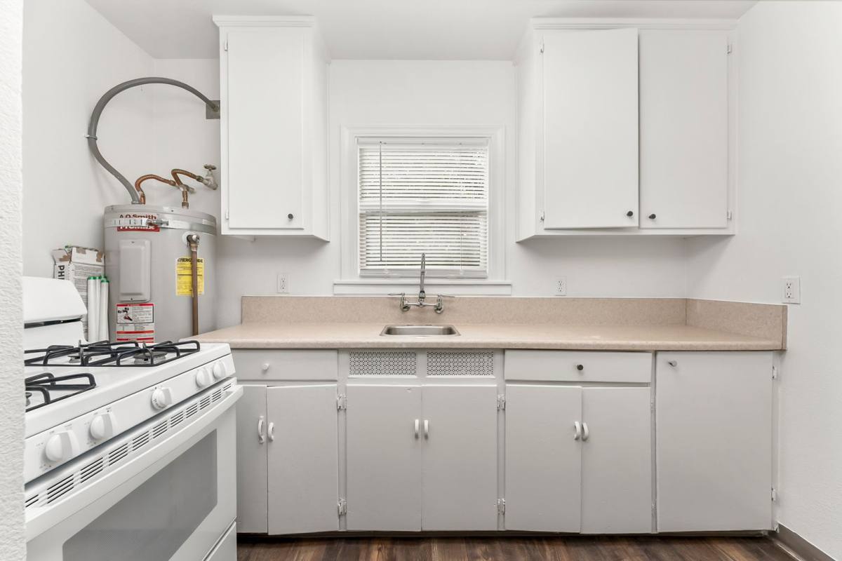 3324 1/2 6th Ave, Sacramento, CA 95817 - Apartment for Rent - Image 2