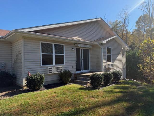58 Cornerstaone Way #2, Hendersonville, NC 28791 - Townhouse for Rent - Image 2