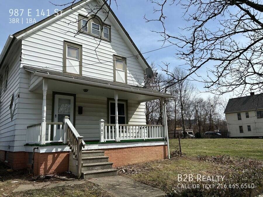 Apartment for rent at 987 E 141 St, Cleveland, OH 44110