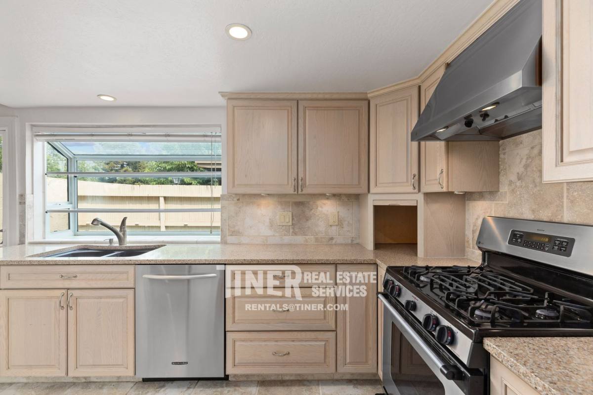 2452 Via Camino Ave, Carmichael, CA 95608 - Townhouse for Rent - Image 9