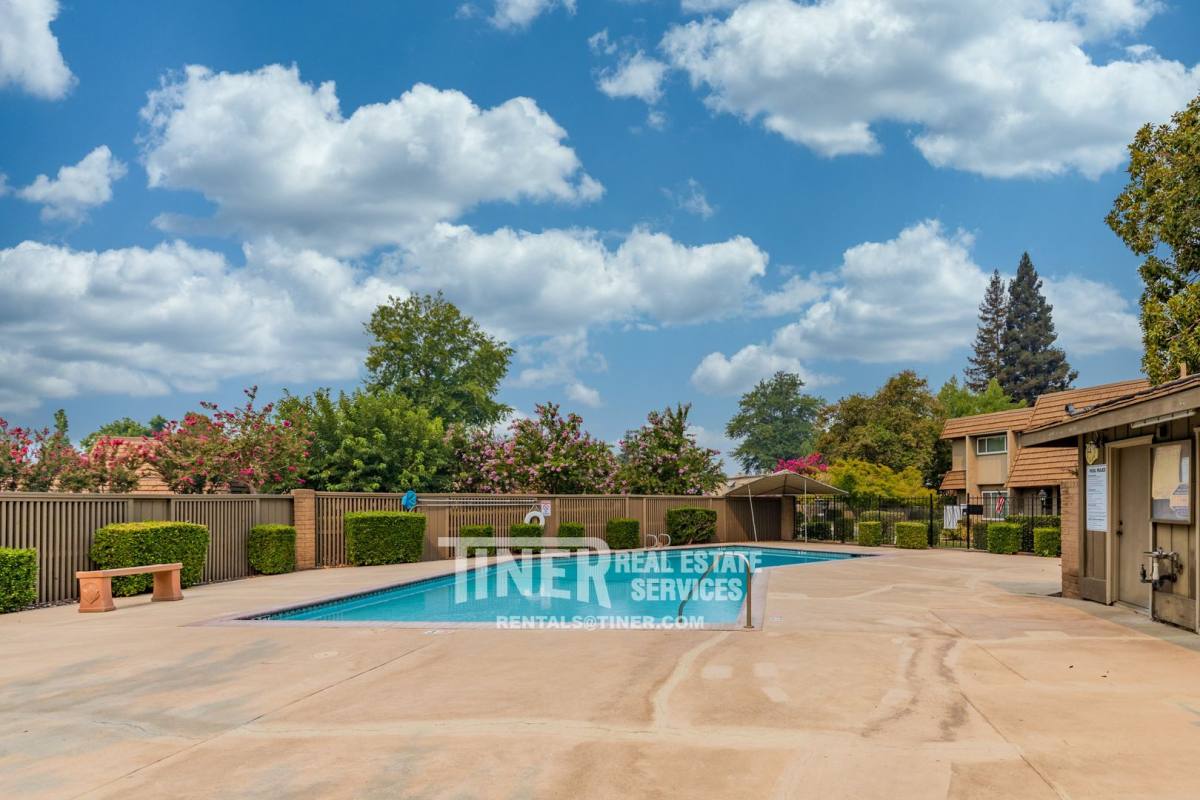 2452 Via Camino Ave, Carmichael, CA 95608 - Townhouse for Rent - Image 2
