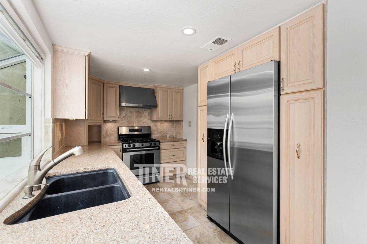 2452 Via Camino Ave, Carmichael, CA 95608 - Townhouse for Rent - Image 7