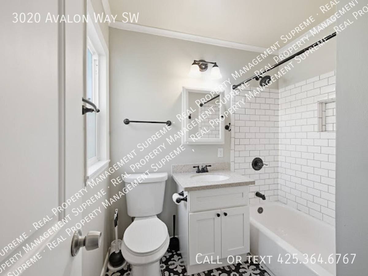 3020 Avalon Way SW, Seattle, WA 98126 - House for Rent - Image 9