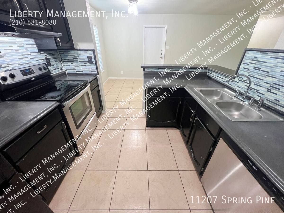 11207 Spring Pine, San Antonio, TX 78249 - House for Rent - Image 10