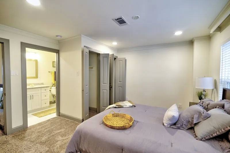 2623 Whitney St #1350, Houston, TX 77006 - Apartment for Rent - Image 2