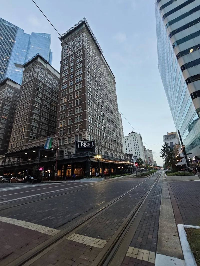 909 Texas St #B1, Houston, TX 77002 - Apartment for Rent - Image 2