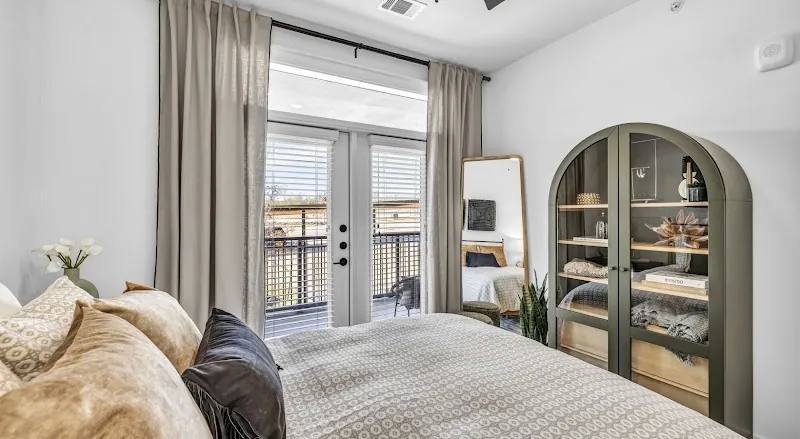 7205 E Ben White Blvd, Austin, TX 78741 - Apartment for Rent - Image 2