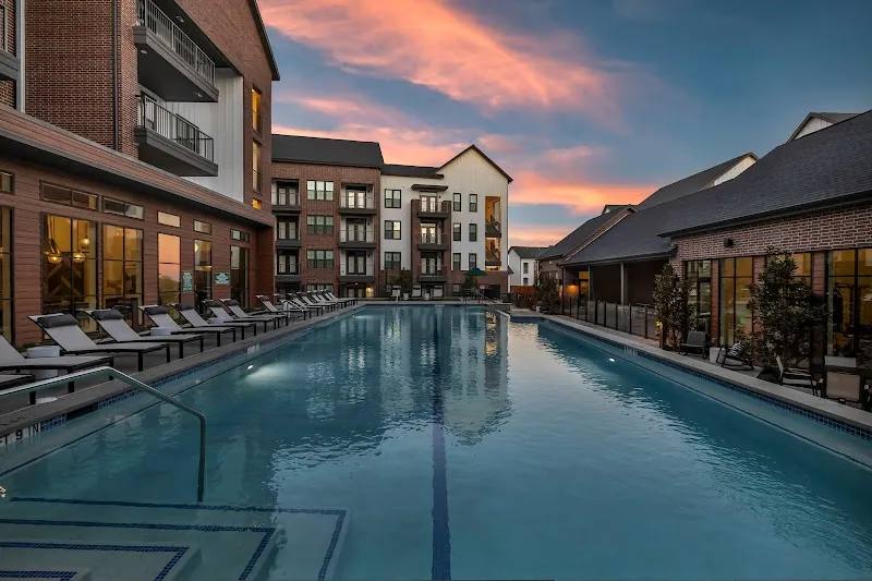 7205 E Ben White Blvd, Austin, TX 78741 - Apartment for Rent - Image 1