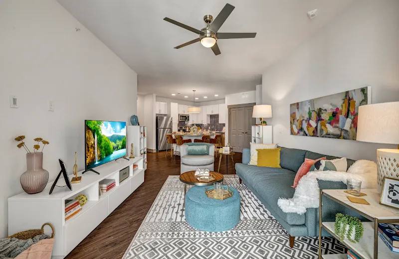 720 Airport Blvd, Austin, TX 78702 - Apartment for Rent - Image 2