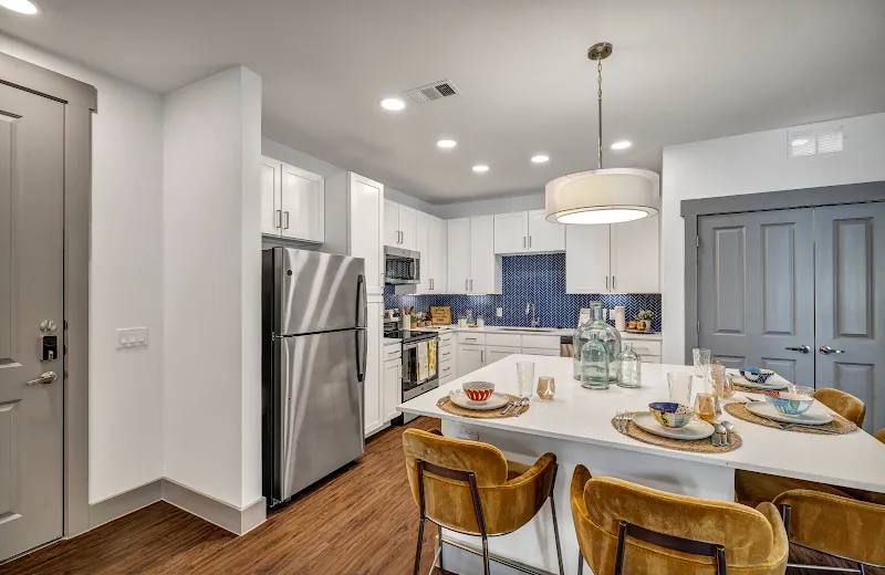720 Airport Blvd, Austin, TX 78702 - Apartment for Rent - Image 3