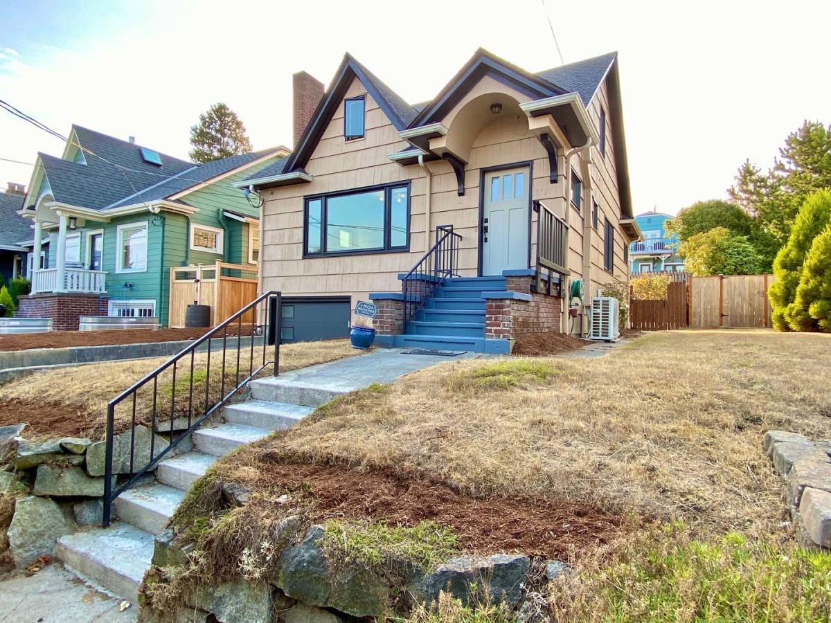 7721 Dibble Ave NW, Seattle, WA 98117 - House for Rent - Image 2