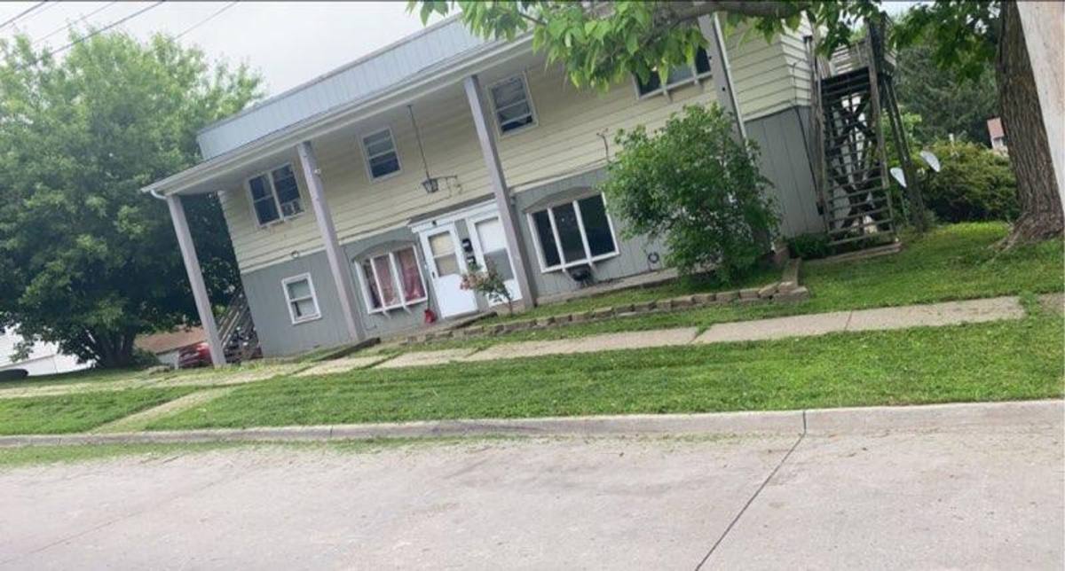 Apartment for rent at 1109 Spring St, Davenport, IA 52803