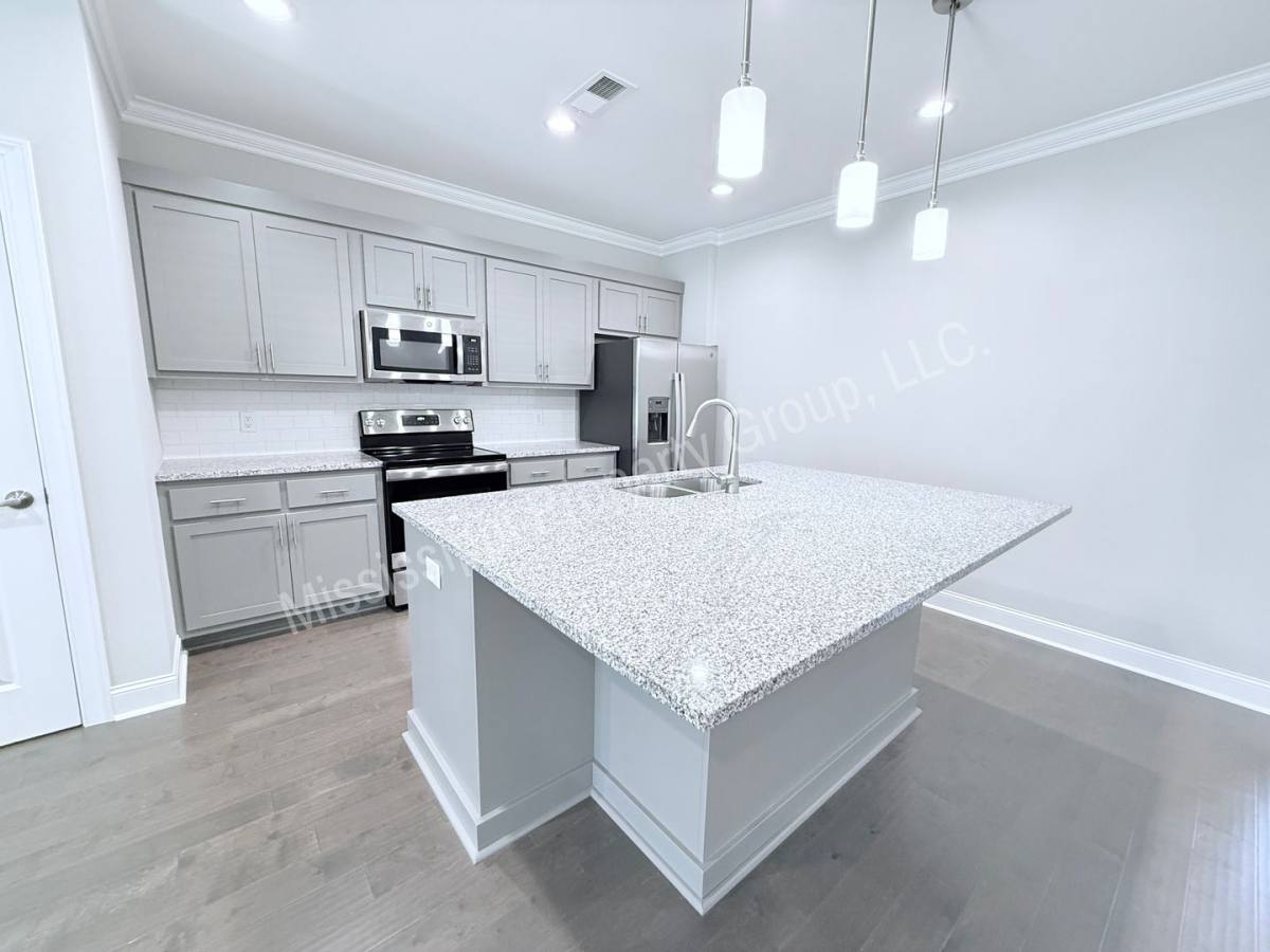 120 Honeysuckle Way, Oxford, MS 38655 - Townhouse for Rent - Image 9