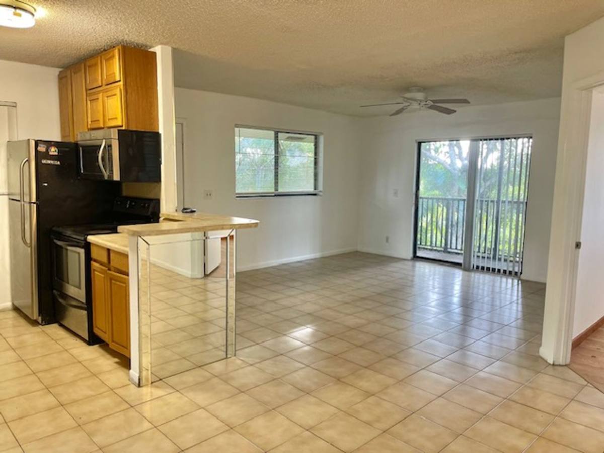 588 Trace Circle #202, Deerfield Beach, FL 33441 - Apartment for Rent - Image 7