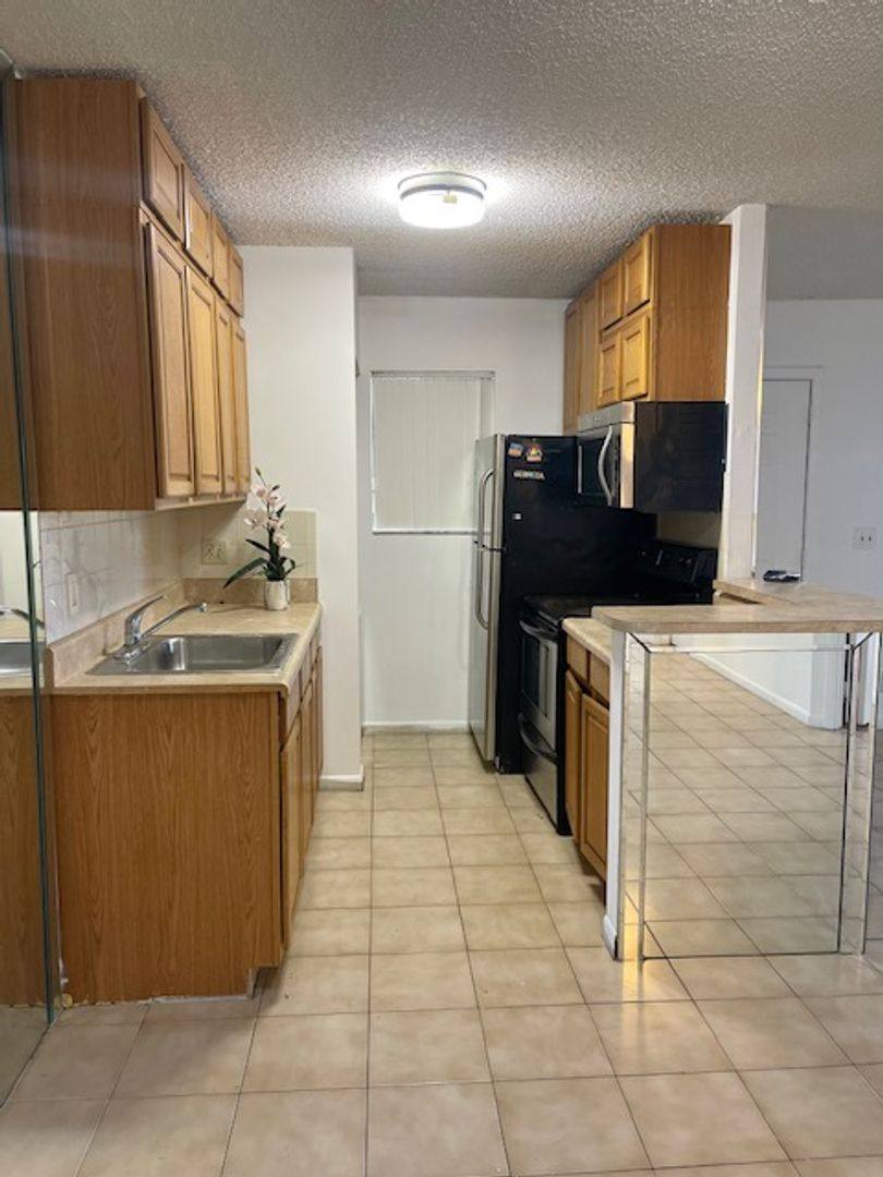 588 Trace Circle #202, Deerfield Beach, FL 33441 - Apartment for Rent - Image 4