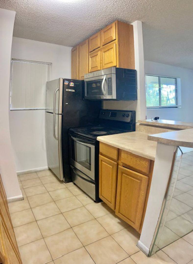 588 Trace Circle #202, Deerfield Beach, FL 33441 - Apartment for Rent - Image 8