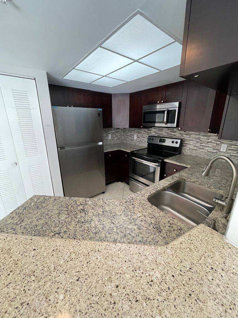 4177 N Haverhill Rd #821, West Palm Beach, FL 33417 - Apartment for Rent - Image 2