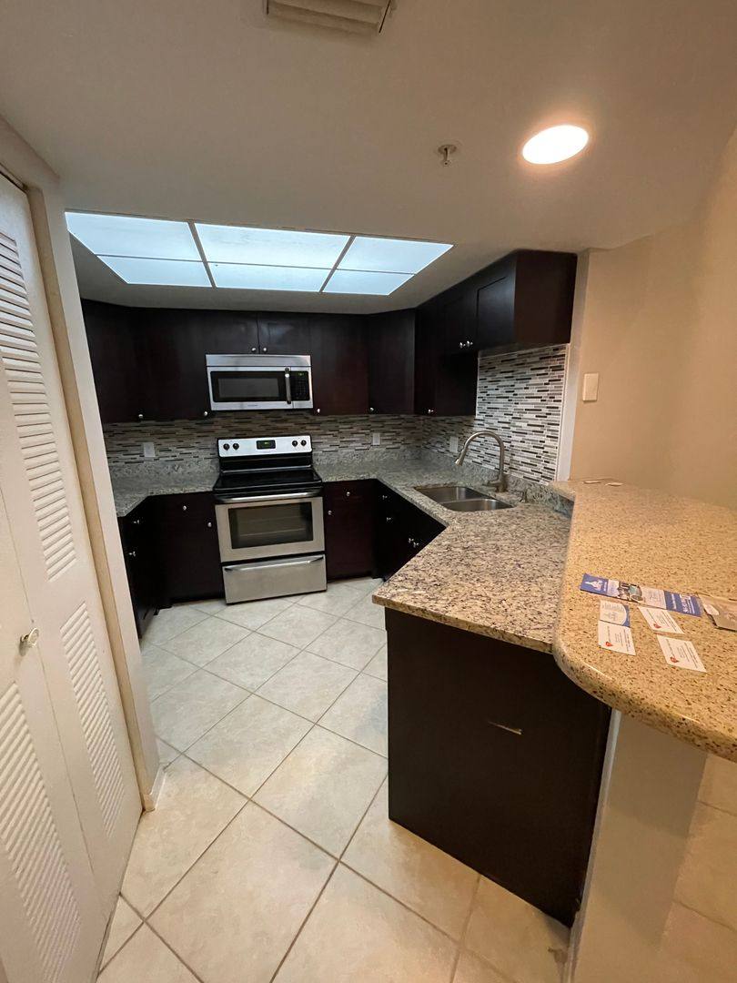 4177 N Haverhill Rd #821, West Palm Beach, FL 33417 - Apartment for Rent - Image 1
