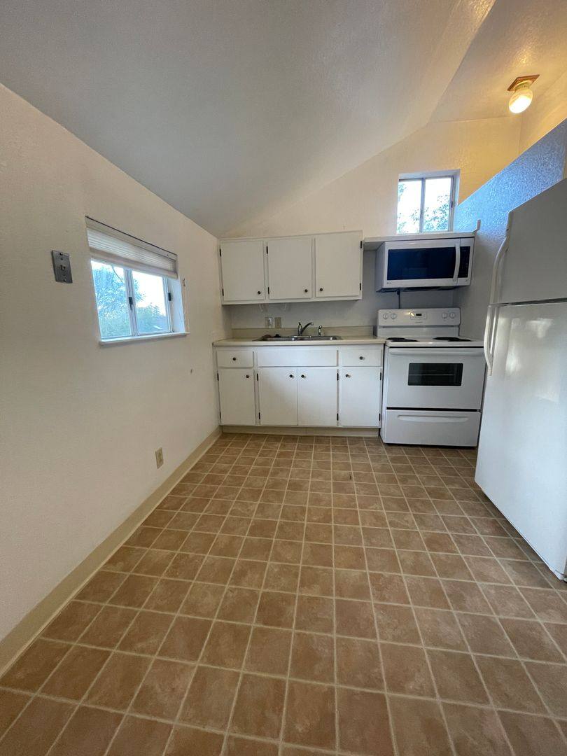 181 1/2 Tennis Way, Auburn, CA 95603 - House for Rent - Image 8